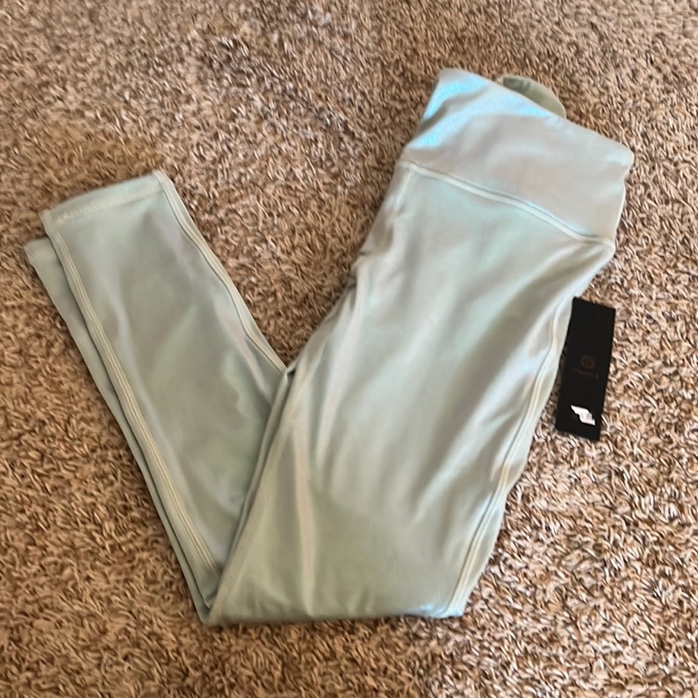 Mint Green Iridescent leggings. 7/8 length. NWT.